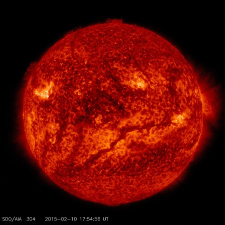 Foto del sol y su actividad enviada por el NASA's Solar Dynamics Observatory (SDO)