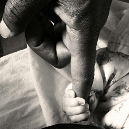 IDRIS ELBA Y NAIYANA GARTH, celebraron la llegada del pequeño Winston el 17 de abril.