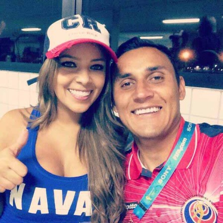 Salas dejó el modelaje para dedicarse a llevar los asuntos profesionales de Kevin y ahora es su relacionista pública.,