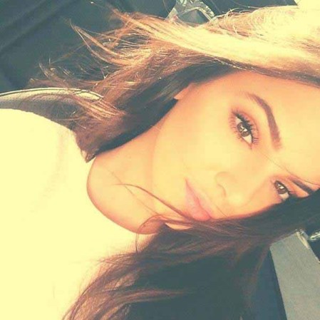 La hermana pequeña y modelo de Kim Kardashian apunta maneras.