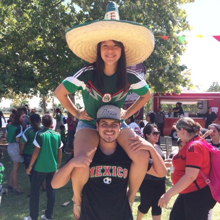 Jayda Veliz y Brandon Adriano apoyando a Mexico! Vamos Mexico! #pontelaverde