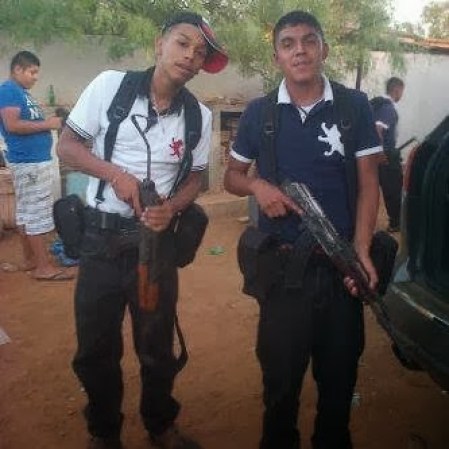 Fotos de presuntos sicarios del narcotrafico en Nuevo Laredo, Tamaulipas, México, difundidas por la página web Blog del Narco.