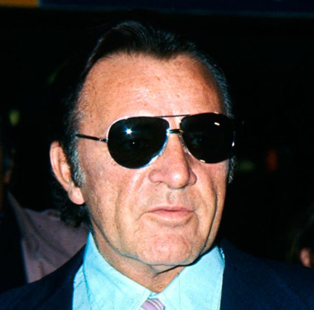 Richard Burton, actor británico, murió a los 58 años a causa de una hemorragia cerebral. Había sido diagnosticado con cirrosis hepática.