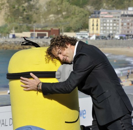 El español David Bisbal, que en la imagen acude al estreno en San Sebastián de la cinta “Mi villano favorito”, es papá de Ella, de 4 años.