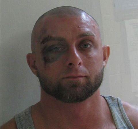Derrick Heath fue arrestado el 8/18/2013 en el condado McMinn de Tenesi, acusado de :<br /><br />DOMESTIC ASSAULT CRIMINAL SUMMONS<br />HARASSMENT BY PHONE<br />RESISTING ARREST<br />ASSAULT ON AN OFFICER-