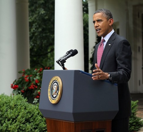 Tras el comunicado de la medida, difundido por la Secretaria de Seguridad Nacional, Janet Napolitano, el Presidente Obama salió a anunciarla ante los medios en la Casa Blanca.