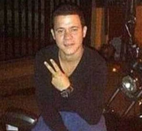 Elvis Rafael Durán De La Rosa, de 29 años, murió el 21 de febrero, tras ser degollado por un alambre mientras trataba de evadir con su moto una protesta en la Av. Rómulo Gallegos, Caracas.