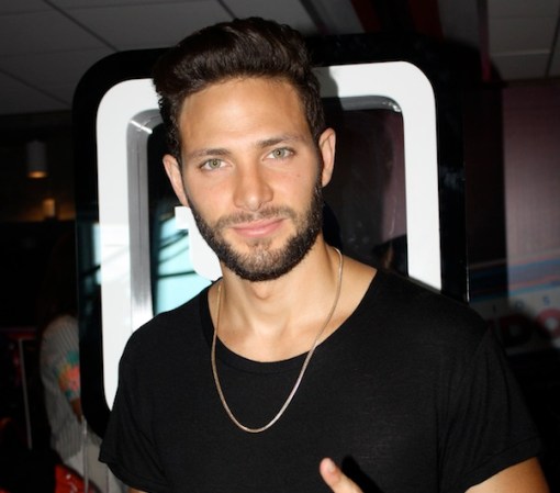El guapísimo Gabriel Coronel pasó al lounge de las blogueras a saludarlas y a fotografiarse con ellas.