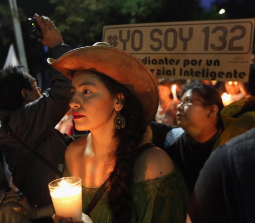 El movimiento YoSoy132 argumenta que los medios se inclinan a favor de Peña Nieto.