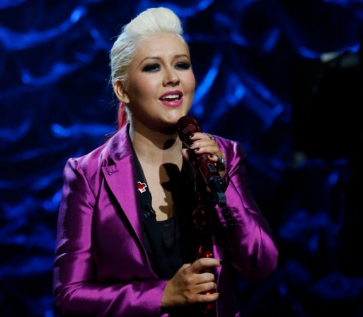 Christina Aguilera interpretó "Beautiful", que resultó esperanzadora para muchos.