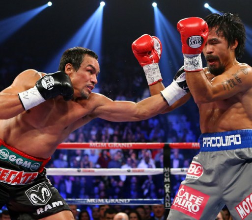 Ambos boxeadores subieron al ring para demostrar su superioridad en el boxeo.