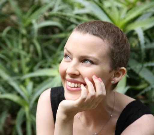 En mayo de 2005, la cantante canceló su gira “Show girl” porque le detectaron cáncer de mama. Kyle se internó en el hospital Melbourne, donde se le extirpó el tumor y le aplicaron sesiones de quimioterapia. Después de seis años, el cáncer dejó algunas secuelas, ya que ha intentado embarazarse y no lo ha logrado.