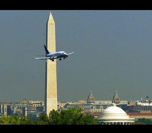 # 19 Washington, D.C. (IAD), en lo que va del 2013 tiene un 20.8 % de retrasos en los vuelos de llegada y un 21.5 % en salidas.