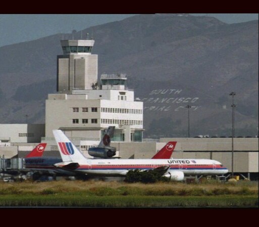 La posición # 1 en la lista de los peores aeropuertos durante los días festivos de "Thanksgiving" en el 2013, es para San Francisco (SFO). En lo que va de este año tienen un 26% de retrasos en llegadas de vuelos y un 22.3 % en salidas.