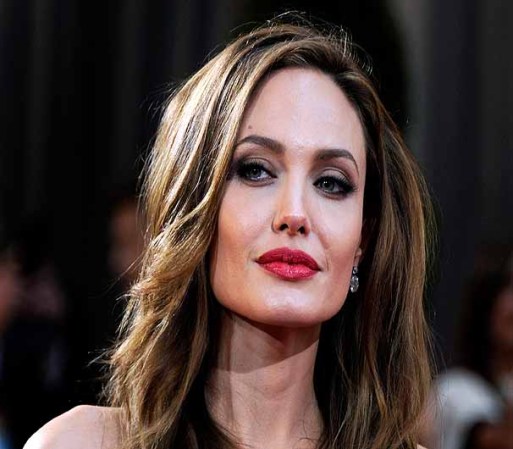 Si fuera por la apariencia física de la actriz y esposa de Brad Pitt, podríamos decir que tiene problemas económicos.