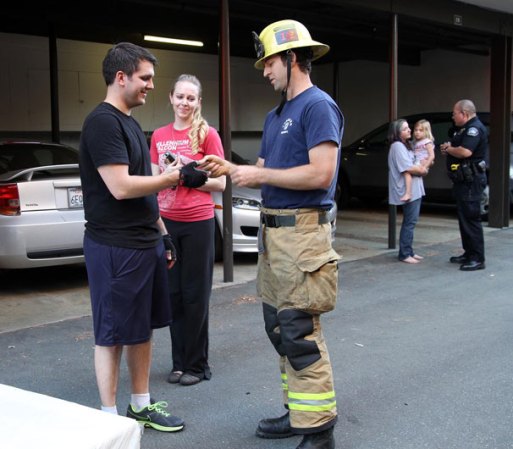 El agente del departamento de bomberos, Eric Rowley, quien recibió la llamada de emergencia, decidió entregarles una medalla de honor a la pareja, por su acto de valor, pues cada bombero tiene una de estas para honrar a alguien que en circunstancias extremas salva una vida o realiza un acto increíble. El menor, quien según sus padres padece de autismo, no sufrió heridas graves, pero aun así fue trasladado a un hospital local para realizarle una revisión.