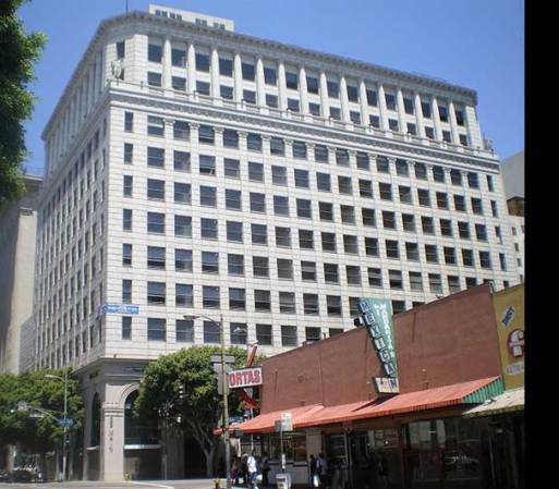 Board of Trade Building, 111 W. 7th St. Los Ángeles, fue construido en 1929 y cuando se construyó, constaba de 14 tiendas en el primer piso, y oficinas en el resto del edificio.