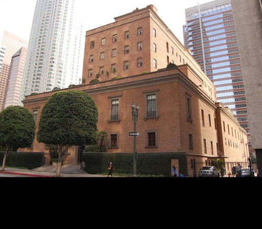 California Club, 538 S Flower St. Los Ángeles, es un club social privado que fue establecido en 1888, en el centro de Los Ángeles.