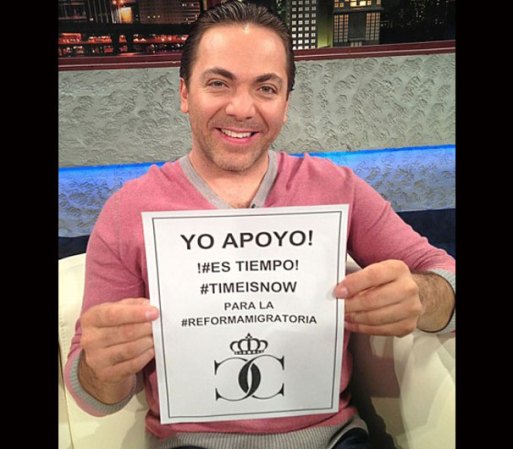 El mexicano, Cristian Castro en solidaridad por una reforma migratoria. Los 65 discos de oro y 31 de platino y más de 12 millones vendidos confirman que es una estrella de la canción. Su genéro pop latino y las baladas rompen el corazón de las mujeres, por lo menos hace 20 años.