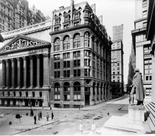 Un recuento en fotos de la famosa “Década Loca” de Nueva York, donde la moda, la música y el capitalismo transformaron a la Gran Manzana en la potencia mundial que es hoy en día.
