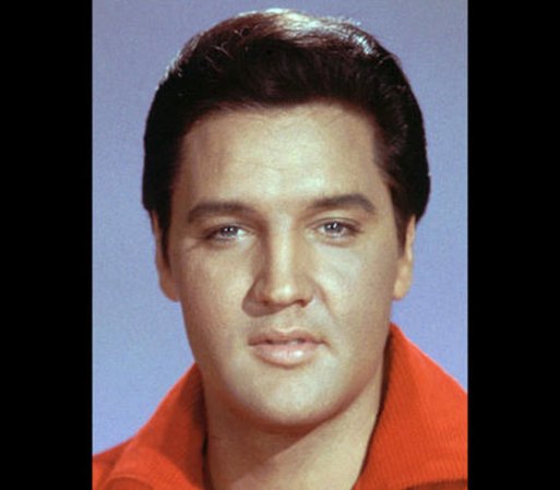 El actor y cantante Elvis Presley murió a los 42 años de edad a causa de una falla en el corazón.