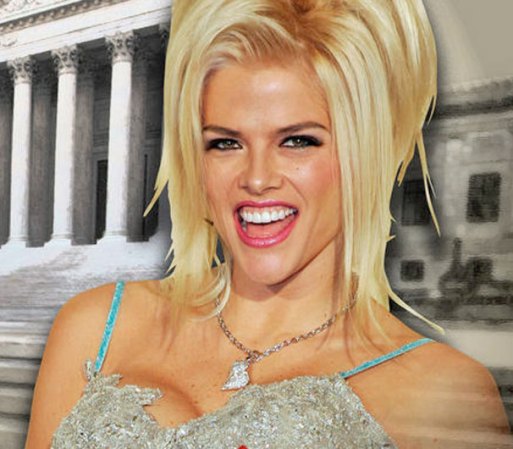 La actriz y modelo Anna Nicole Smith murió a los 39 años de edad a causa de una sobredosis de drogas.