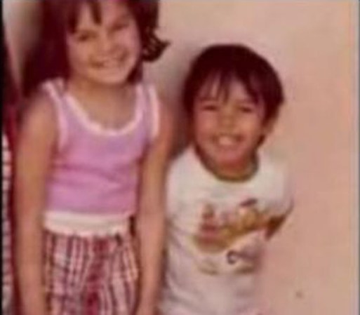 En esta foto aparece con su hermano Lupillo.