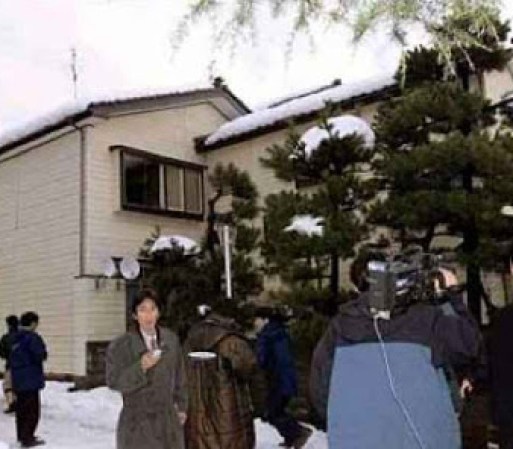 Este hecho conmocionó a Japón y al mundo. En noviembre de 1990, Fusako Sano, de nueve años, fue secuestrada tras asistir a un partido de béisbol. Su captor la tuvo nueve años y dos meses prisionera en el apartamento superior al que él mismo compartía con su madre. Fue precisamente la madre quien llamó a la Policía y entregar a su hijo al enterarse de lo que sucedía.