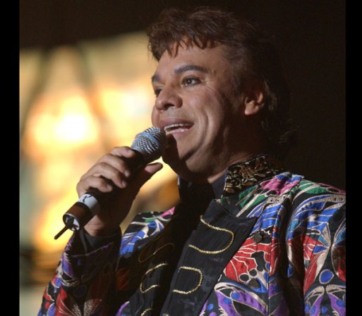 Es hijo de los campesinos Gabriel Aguilera Rodríguez y Victoria Valadez Rojas.