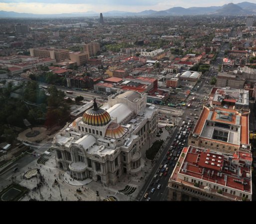 En el 2013 Juan Gabriel continua con sus extensas giras a lo largo del continente americano, logra llegar por tercera ocasión al Palacio de Bellas Artes con lo que celebra sus 40 años de trayectoria y del cual se espera el pronto lanzamiento de un disco doble así como el respectivo DVD.