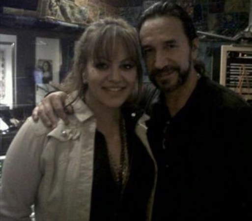 Marco Antonio Solis, también muy cercano a la cantante.