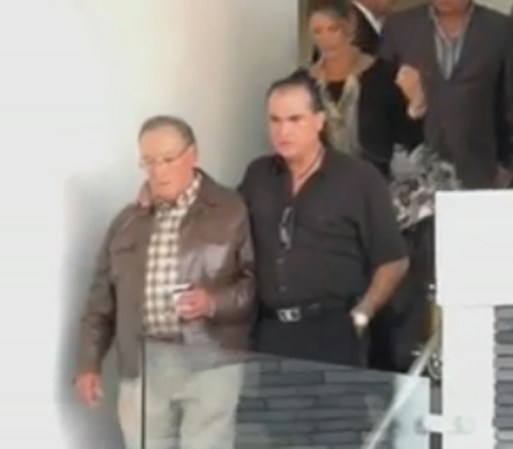 "Por medio de este conducto deseamos expresar nuestro más sincero agradecimiento a todo el público en general, y a todos los medios de comunicación; radio, prensa y televisión, por las muestras de cariño, solidaridad y apoyo, por el sensible fallecimiento de nuestra querida Karla".