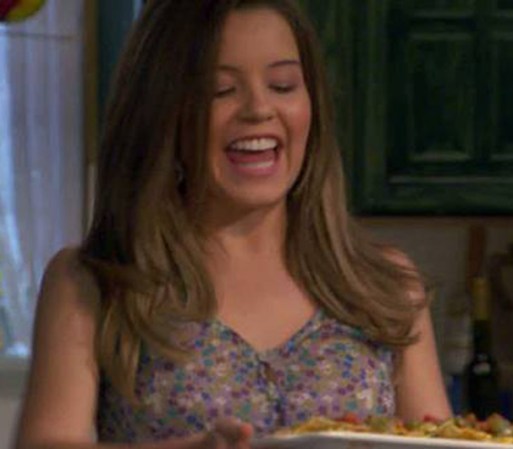 Amalia Salinas Carrasco (Ana Grajales) es la hija menor de Griselda, una joven linda, tierna, muy responsable y buena. Al terminar sus estudios de high school se dedicó a vender cremas orgánicas.