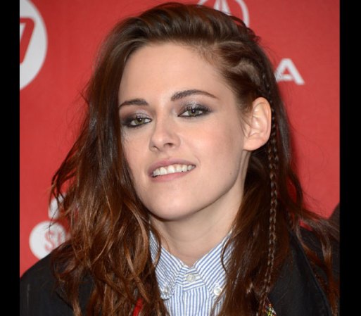 Kristen Stewart, nació el 9 de abril de 1990 en Los Ángeles, CA. Actriz reconocida por su papel en diferentes películas incluyendo la saga de Twilight.