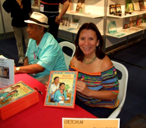 Algo que llamó mucho la atención, fue la gran presencia de escritores presentando sus obras y charlando con el público.