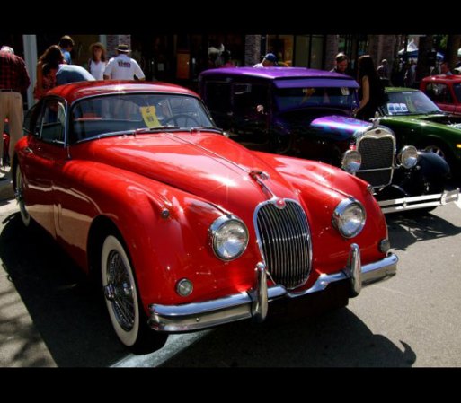 Muestra de autos de colección en la ciudad de Brea.