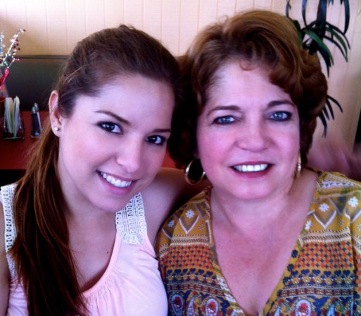 Elva Saray (Presentadora de Acceso Total) y su mamá Elva Naranjo
