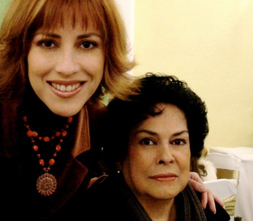 Ana Patricia Candiani (Presentadora de noticias) y su mamá Juanita