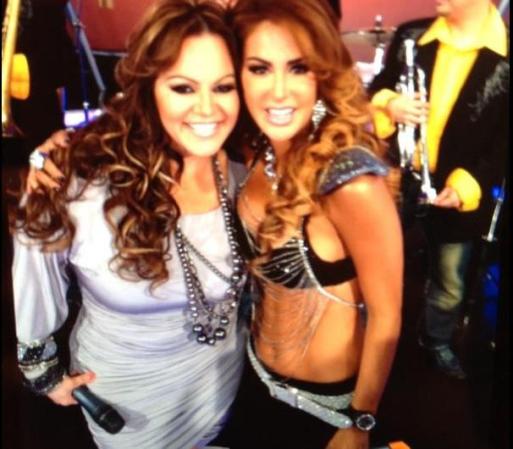 "Querida @jennirivera vivirás siempre siempre en nuestro corazón . Eres una reina y un ejemplo de fortaleza como mujer" ees el más reciente mensaje en Twitter de Ninel Conde, el cual acompañó de esta fotografía con la desaparecida cantante.