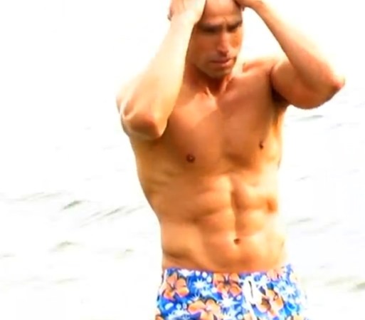 Aquí vemos al actor con unos boxers floreados, muy primaverales.