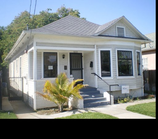 Ralph J. Bunche House, 1221 E. 40th Place Los Ángeles, fue construida en 1929 y sirvió como la casa del ganador del premio de la paz, Ralph Bunche.