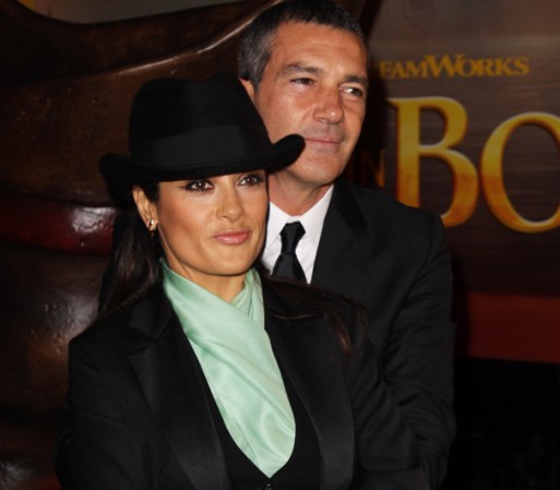 En el estreno de "El gato con botas" en Londres, Inglaterra, junto a Antonio Banderas en noviembre de 2011.