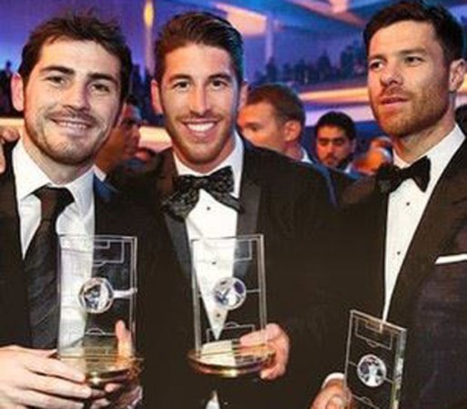 Se haría cargo de la información sobre el desarrollo de la Liga y, especialmente, sobre la trayectoria de José Mourinho al frente del Real Madrid. En la foto Iker Casillas premiado.