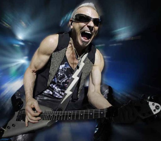El popular Sting logró cinco discos de platino. Una gira conciertos en 2007 y 2008 alcanzó una recaudación de $377 millones de dólares. Era tan rico a finales de la década de los 80 que su contador le robó poco más de 9 millones de dólares, (6 millones de libras esterlinas) y le tomó cuatro años darse cuenta.