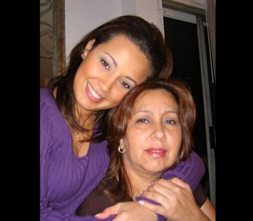 Sandra Bonilla (Reportera) y su mamá Maribel.