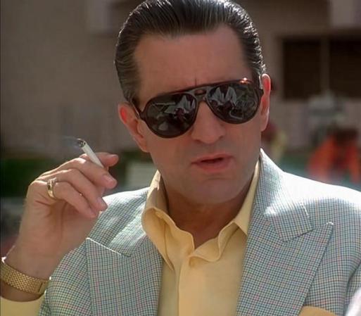 Robert De Niro, de la mano del genial Scorsese, ofreció en Casino otro personaje temible: Sam “Ace” Rothstein, el implacable Gerente de un casino, traficante, asesino y misógino.