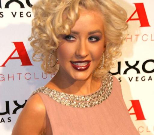 Christina Aguilera es otra blonda que compite por el trono. Como su ídola, es amante de las coreografías, de las películas y de un estilo arriesgado.