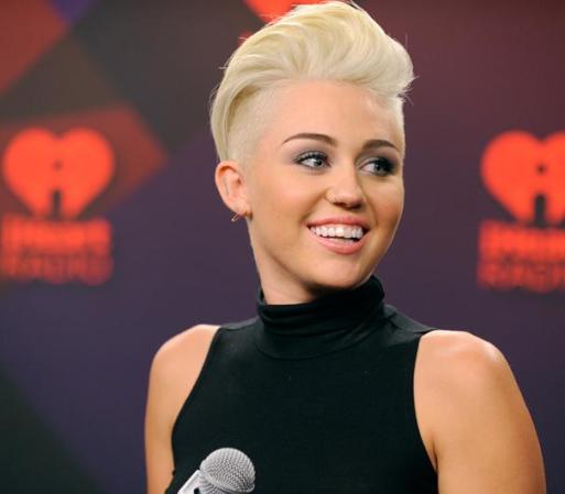 En 2009, Miley Cyrus aseguró: "Estoy viviendo mi vida de la forma que creo que es la correcta, y esa forma es manteniéndome pura”. La ex Hanna Montana está envuelta, actualmente, en una polémica tras otra y, la mayoría, relacionadas con episodios sexuales. Todos tenemos el derecho a cambiar nuestra forma de pensar.