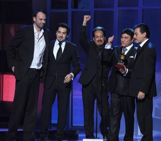 Los Tigres del Norte competirán por ganar el galardón a Disco del Año.