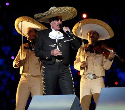 Vicente Fernandez, una leyenda viviente, compite (con todos los números a su favor) en la categoría de Artista Masculino del Año.